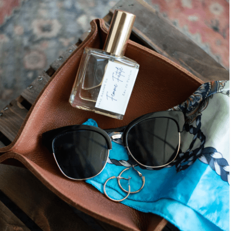 Handcrafted full-grain leather valet tray for keys, jewelry, and small items, adding style and organization to any home.