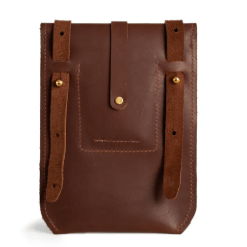 Postal crossbody handbag, stylish and functional with an adjustable strap, ideal for daily use and hands-free convenience. Chestnut Brown