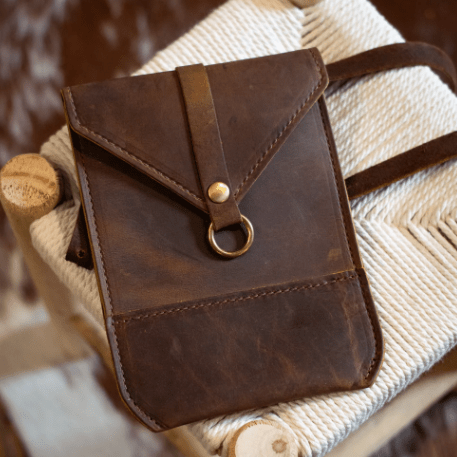 Postal crossbody handbag, stylish and functional with an adjustable strap, ideal for daily use and hands-free convenience. Rustic Brown