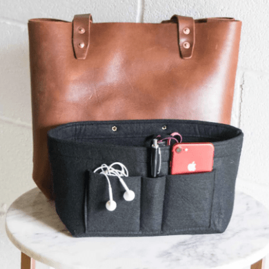 Standard tote insert for organization, designed to keep handbags tidy and essentials easily accessible, practical and versatile for everyday use.