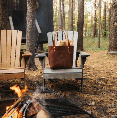 Urban Classic Tote, a versatile and timeless handbag, is crafted for everyday use with durable materials and an elegant design.